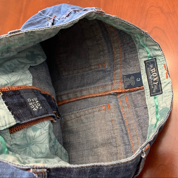 90’s Y2K Vintage Roxy blue denim skirt, size 28 Med 100% cotton aged with love - Picture 5 of 11